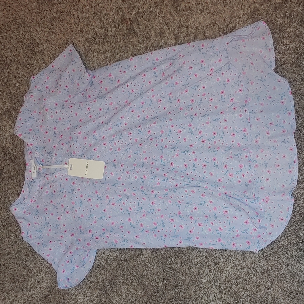 Beautiful Pleione top size small